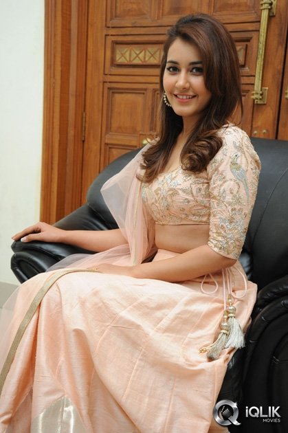 Raashi-Khanna-at-Jil-Movie-Audio-Launch
